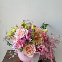 Fantezie Florală în Nuanțe de Sorbet