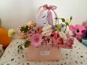 Gentuță cu flori